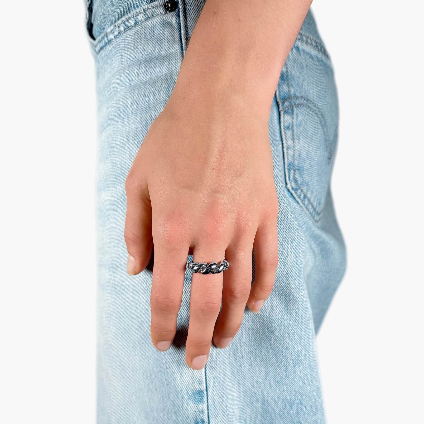 Twisted Band Ring