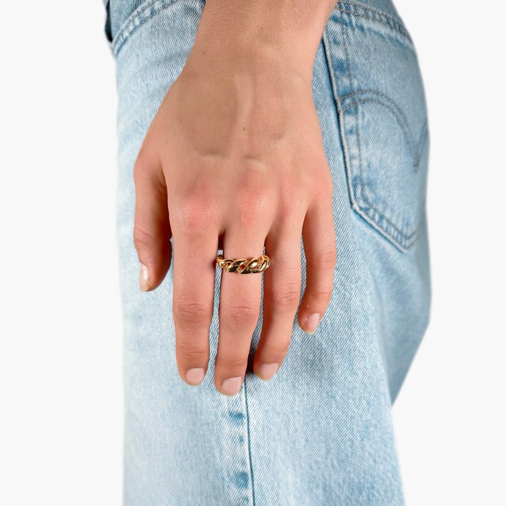 Twisted Band Ring