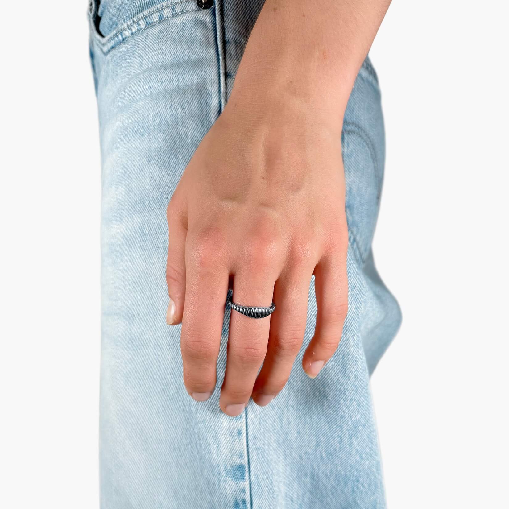 Thin Croissant Ring