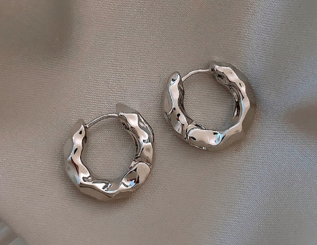 Gold colored plain ring earrings with elegant style for women's 2025 new trendy earrings, niche design, high-end ear ring earrings